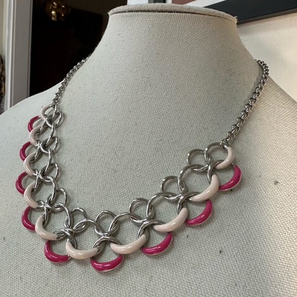 Silver and pink minimalist chain mail design necklace - Picture 4 of 6